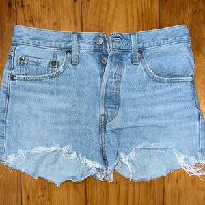 Levi light wash shorts- 501